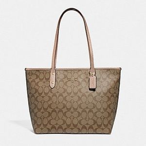 coach zip tote